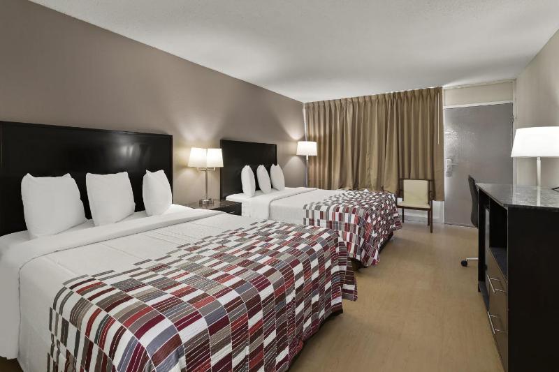 Deluxe Room with Two Queen Beds Non-Smoking image 4
