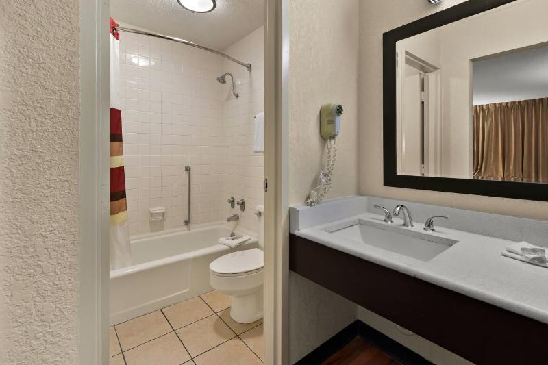 Deluxe Room with Two Queen Beds Non-Smoking image 2
