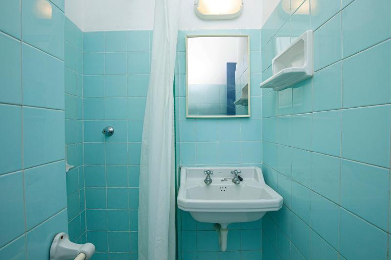 Single Room image 3