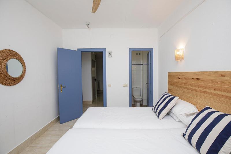 Twin Room image 1