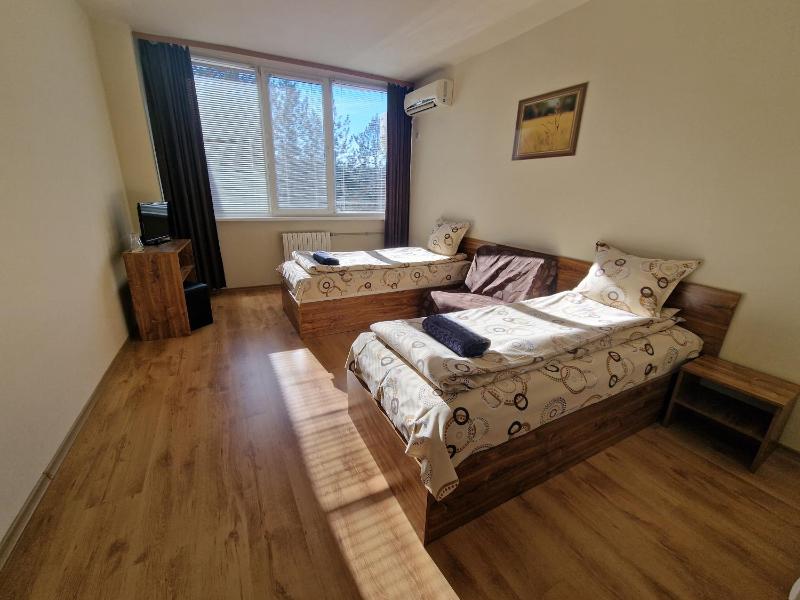 Twin Room image 1