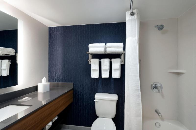 Queen/Queen Standard Room image 4