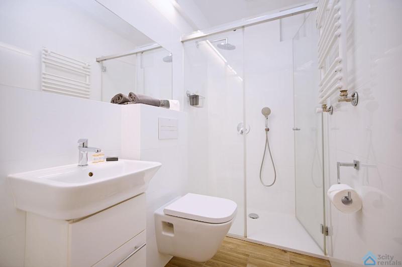 Stylowy Apartament 3city w Centrum Sopotu z Jedną Sypialnią by Noclegi Renters - image 4