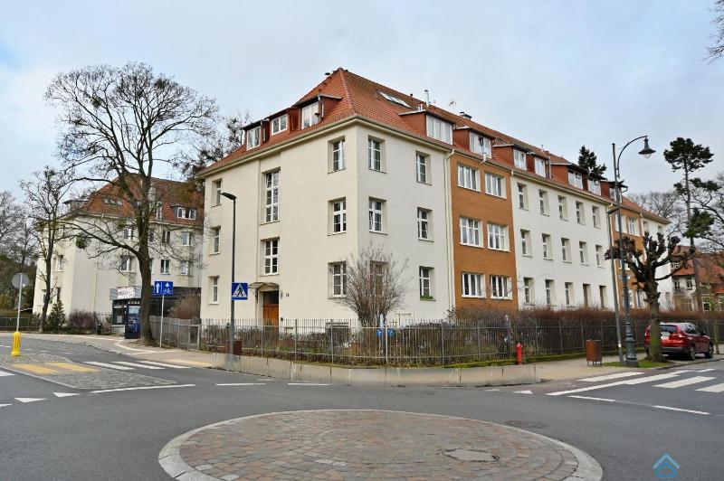 Stylowy Apartament 3city w Centrum Sopotu z Jedną Sypialnią by Noclegi Renters - image 6