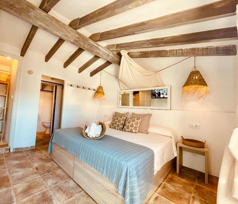 Small Double Room image 2