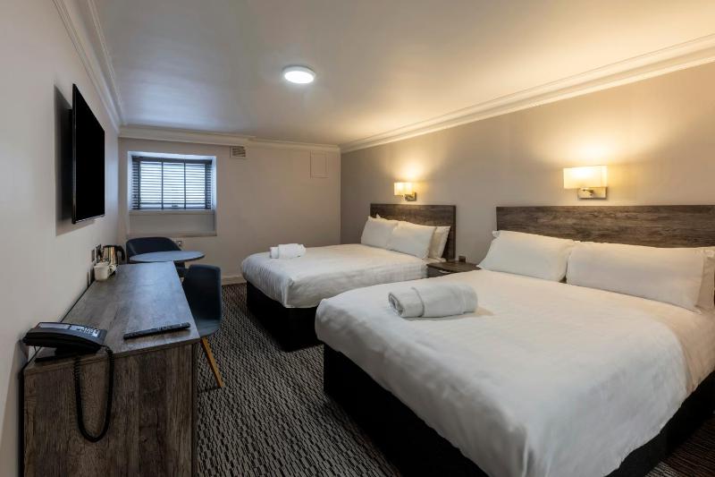 Standard Twin Room image 3