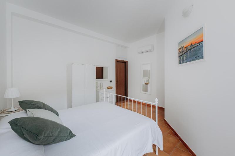 Green Leaves Apartment - image 14