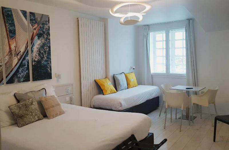 Family Room - Port Side image 3