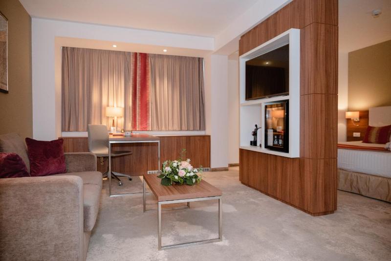 Executive King Room - Non-Smoking  image 1