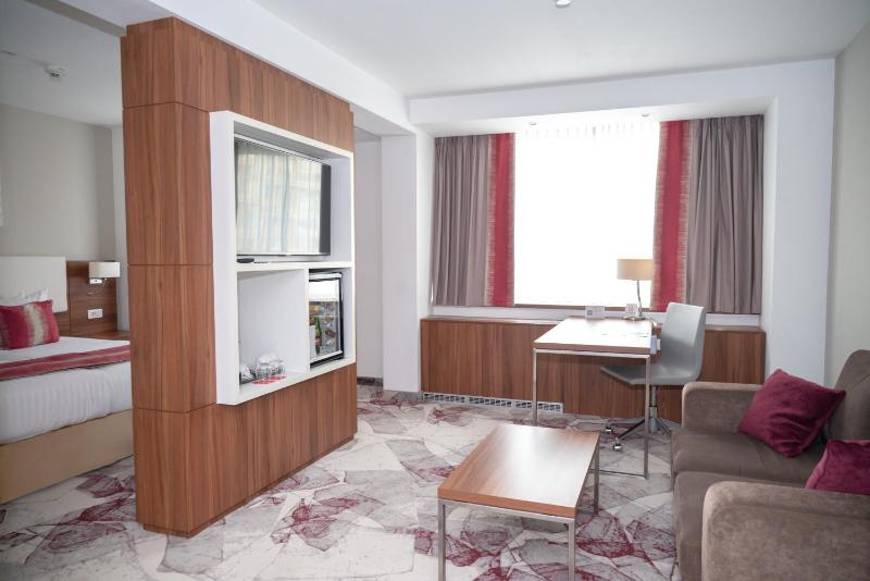 Executive Twin Room - Non-Smoking image 3