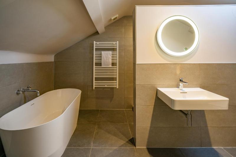 Deluxe Junior Suite image 3