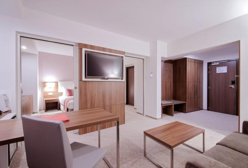 King Suite - Non-Smoking image 1