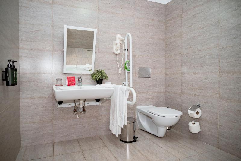 Single Room - Disability Access image 1