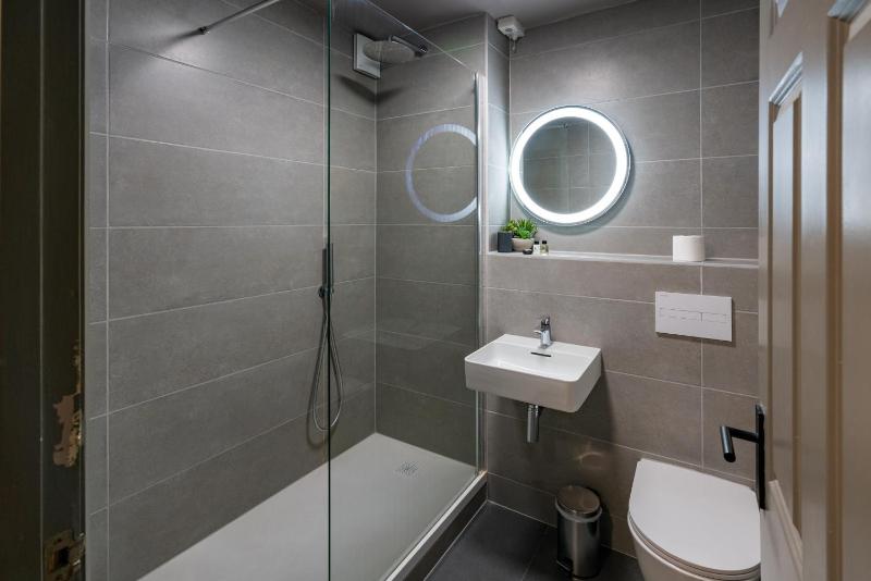 Superior Double Room image 3