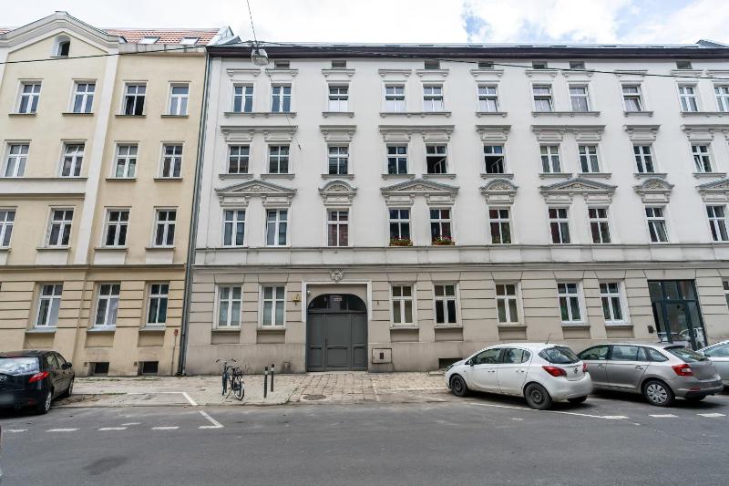 Bright and Cosy Apartments in Poznań by Noclegi Renters - image 26