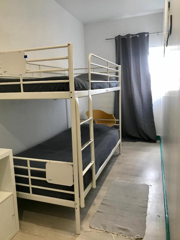 Twin Room with Shared Toilet image 1