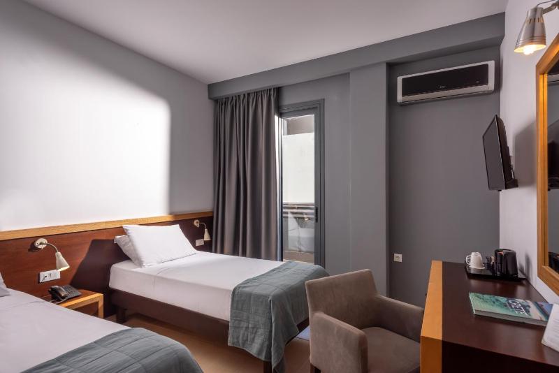 Double or Twin Room image 4