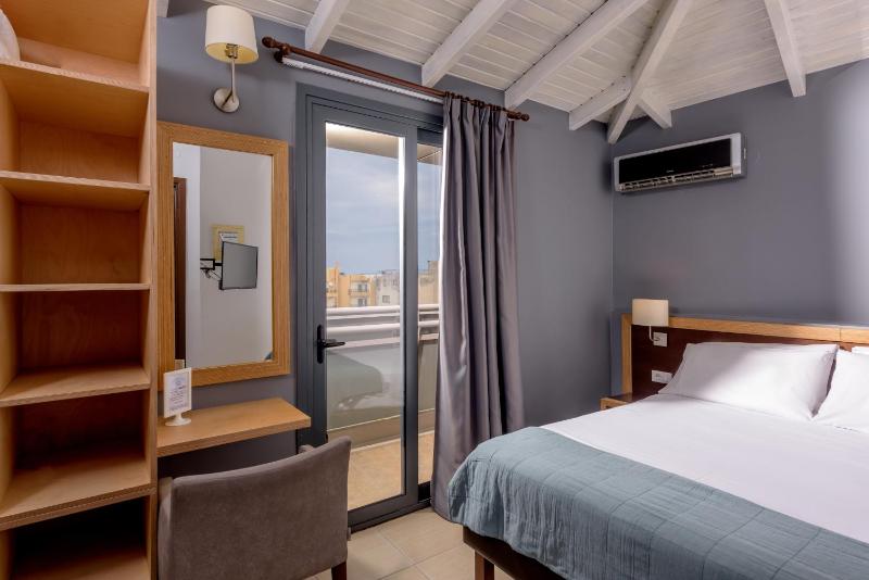 Double or Twin Room image 3