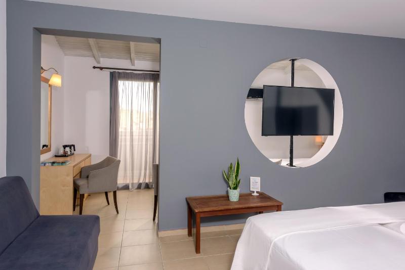Family Room image 1