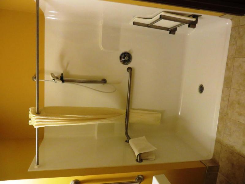 Studio Accessible Suite with 1 Double Bed, Non-Smoking image 3