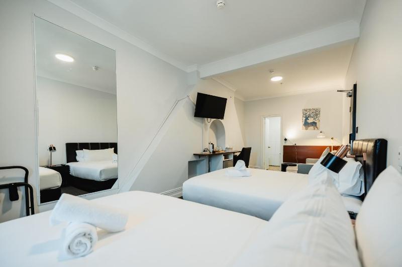 Deluxe Double Room with Two Double Beds image 4