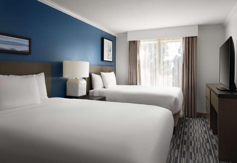 One-Bedroom Suite with Two Queen Beds image 4