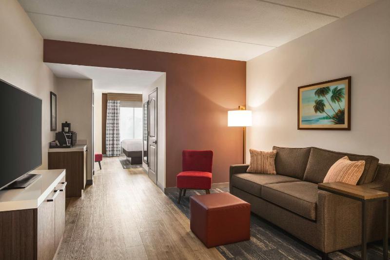Junior King Suite with Seating Area image 3