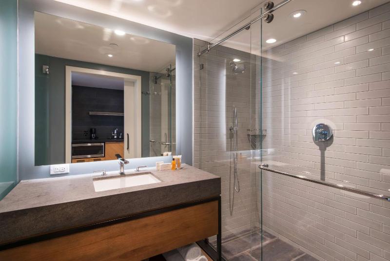 Junior King Suite - Resort View image 2