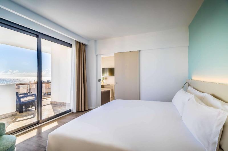 Junior Suite with Sea View image 1