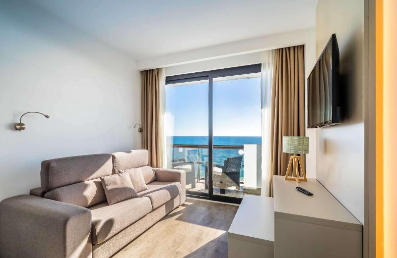 Junior Suite with Sea View image 4
