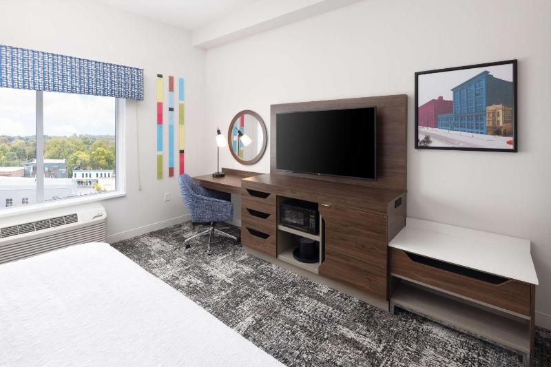 King Suite with Wet Bar image 1