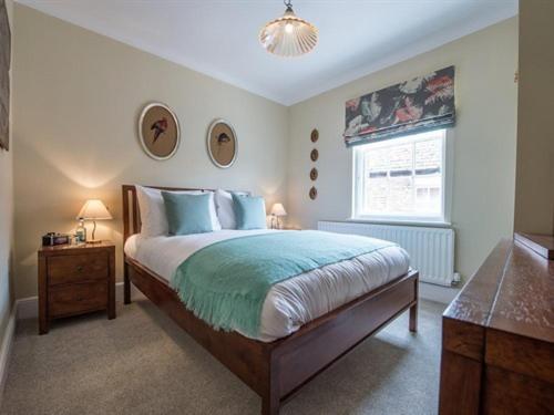 Double Room with Private Bathroom image 1