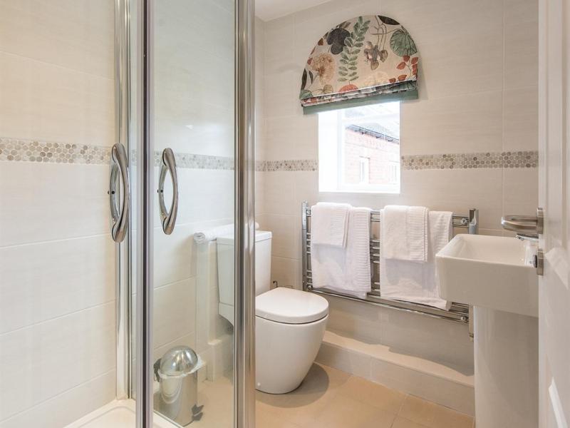 Single Room with Shower image 3