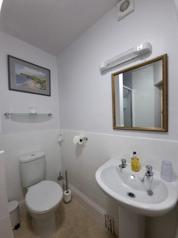 Standard King Room image 3