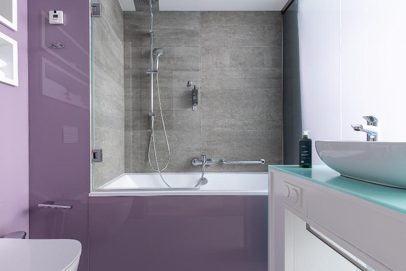 Superior King Room image 3