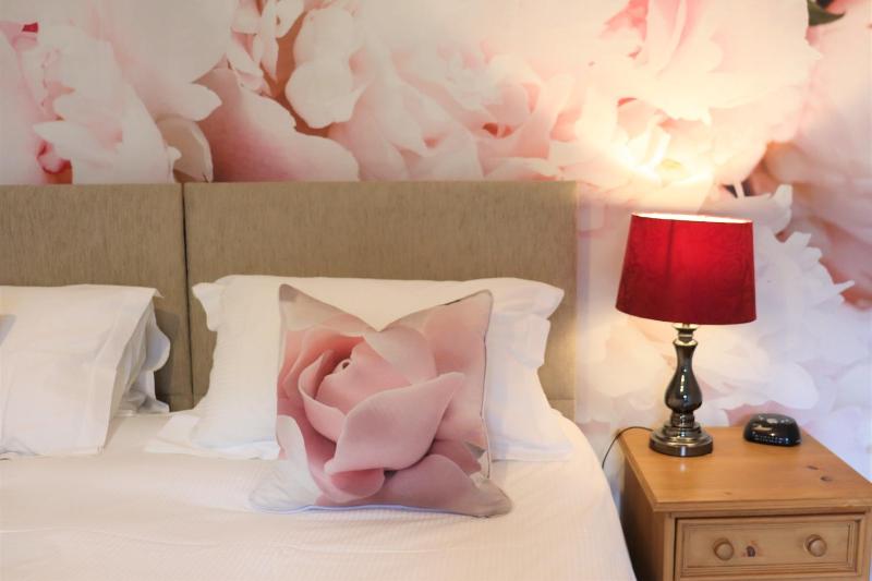 Double Room with Garden View image 3