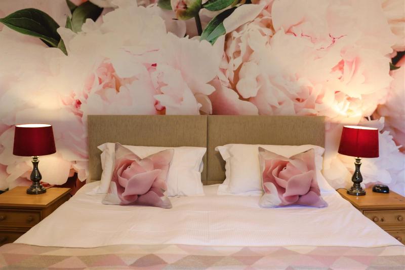 Double Room with Garden View image 4