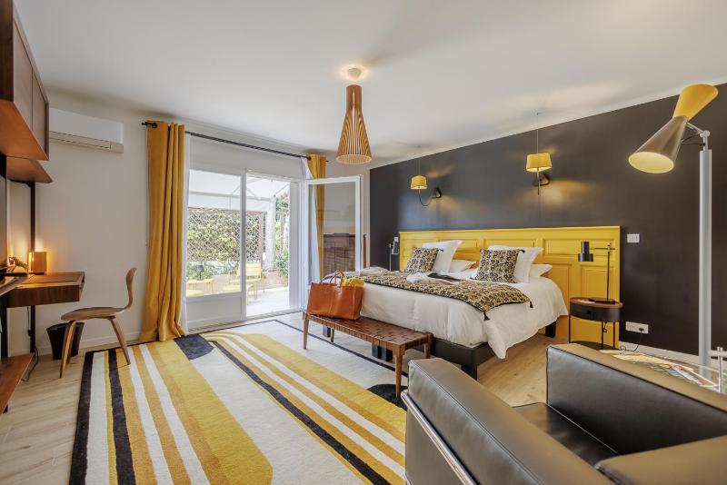 Deluxe Twin Room image 1