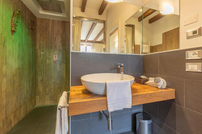 Superior Double Room with View image 3