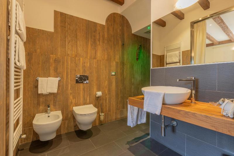 Superior Double Room with View image 2