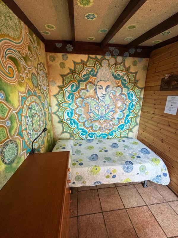 Single Room with Shared Bathroom image 4