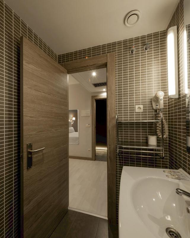 Single Room image 3