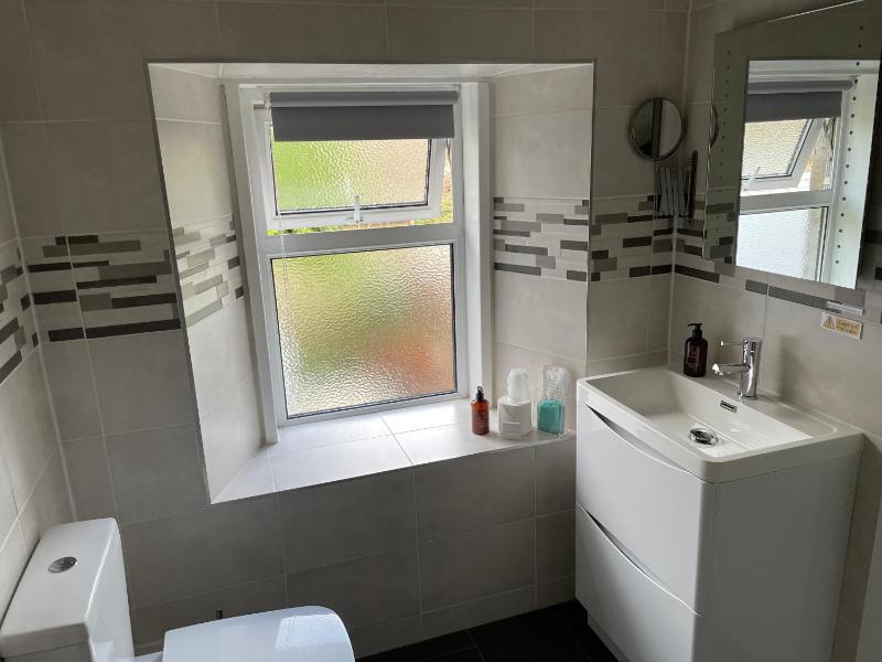 Twin Room image 3