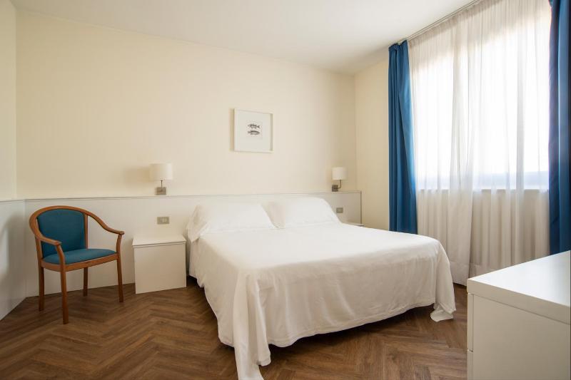 One-Bedroom Apartment with Balcony and Sea View image 3