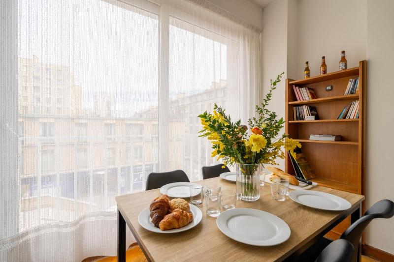 One-Bedroom Apartment image 2