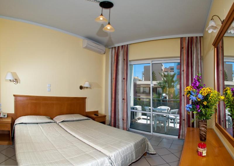 One-Bedroom Apartment image 4