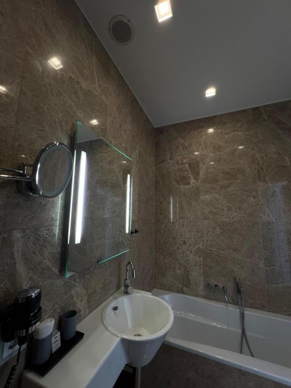 Deluxe Double Room image 3
