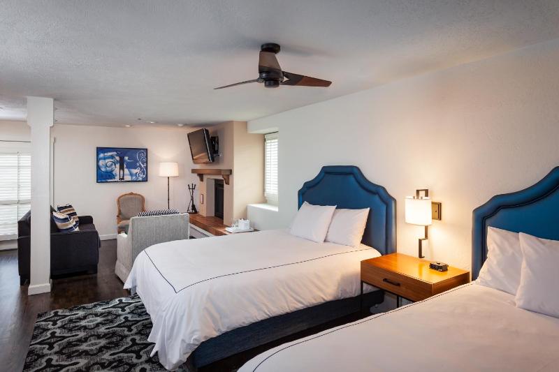 Luxury Junior Suite with Two Double Beds image 2