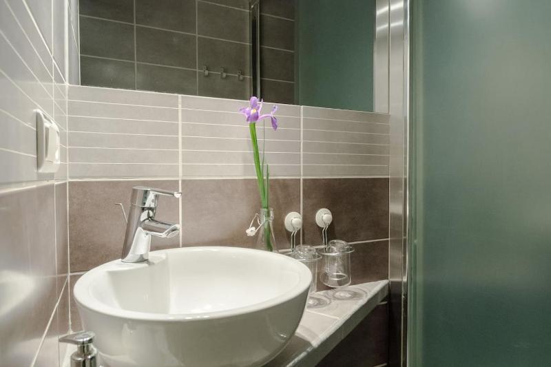 Double Room with Balcony image 2