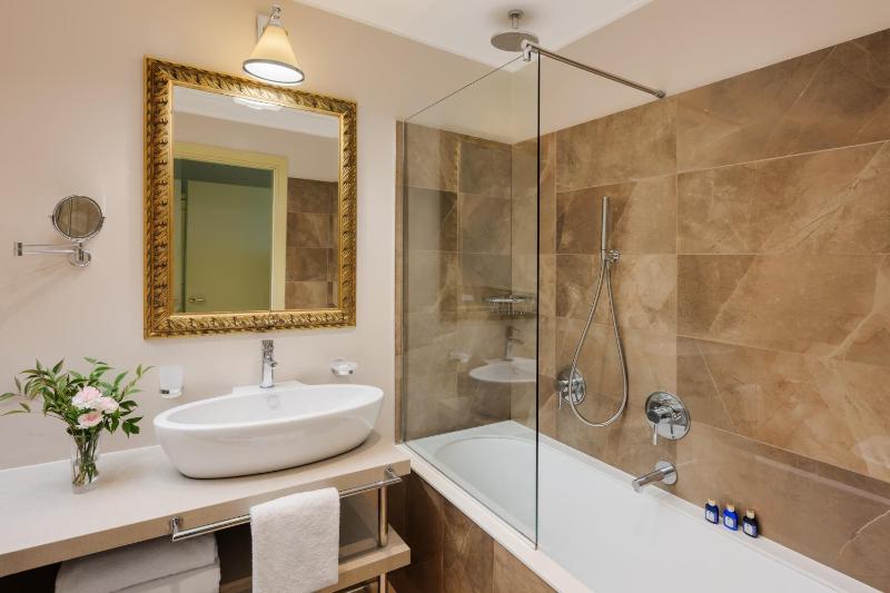 Double Room image 4